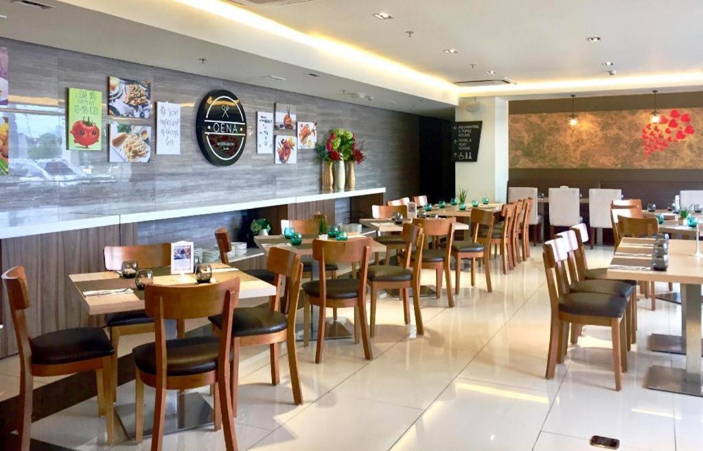 Home Crest Hotel Davao Bagian luar foto