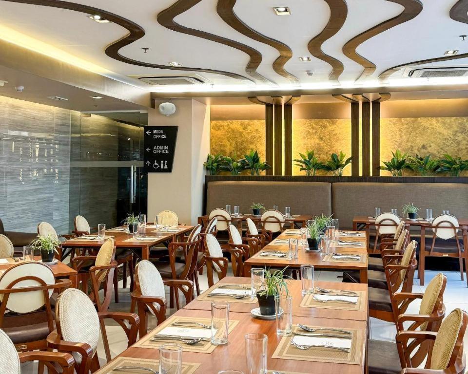 Home Crest Hotel Davao Bagian luar foto