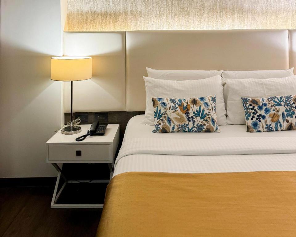 Home Crest Hotel Davao Bagian luar foto