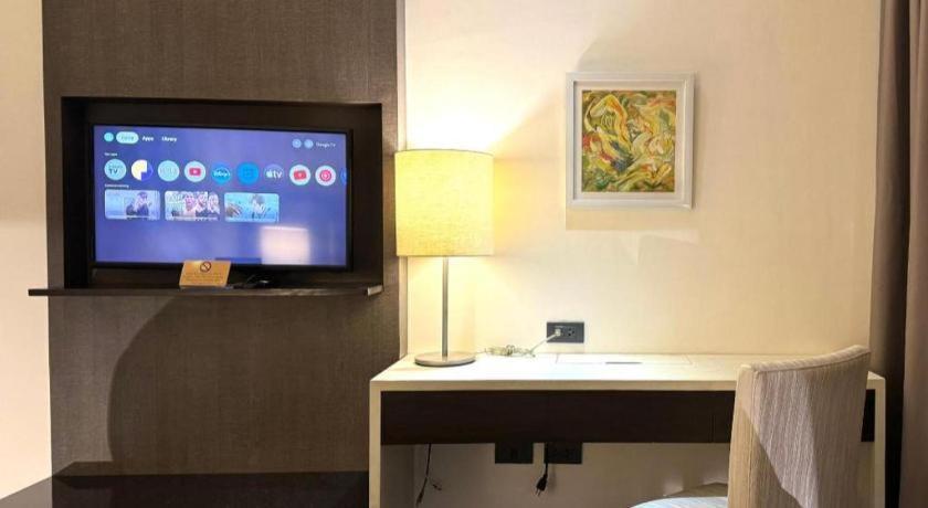 Home Crest Hotel Davao Bagian luar foto