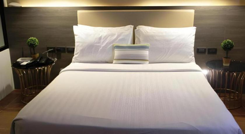Home Crest Hotel Davao Bagian luar foto