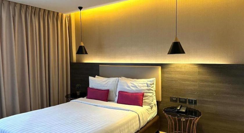 Home Crest Hotel Davao Bagian luar foto