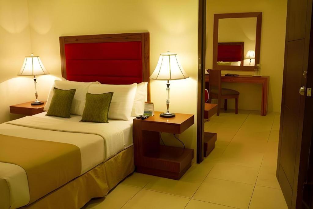 Home Crest Hotel Davao Bagian luar foto