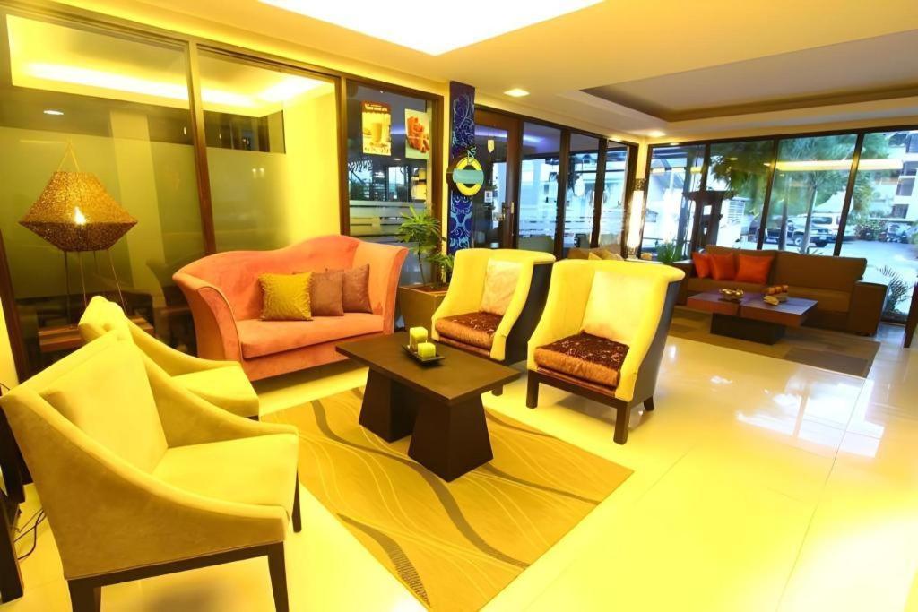 Home Crest Hotel Davao Bagian luar foto