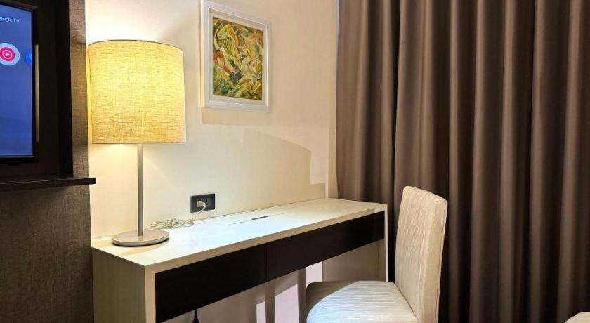 Home Crest Hotel Davao Bagian luar foto
