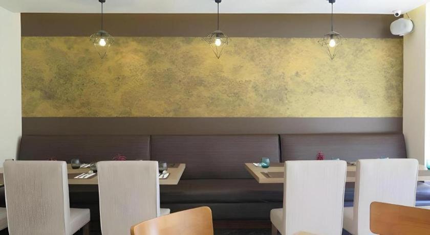 Home Crest Hotel Davao Bagian luar foto